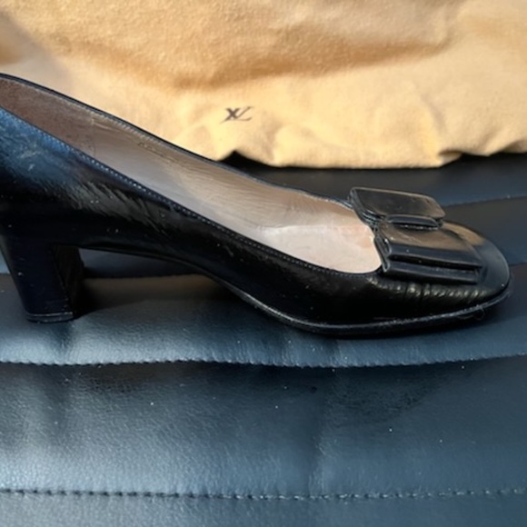 Louis Vuitton Black Flat Bow heel